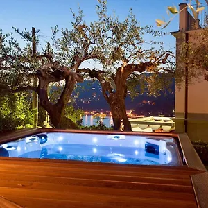 velamica-resort.hotelitalianriviera.com/