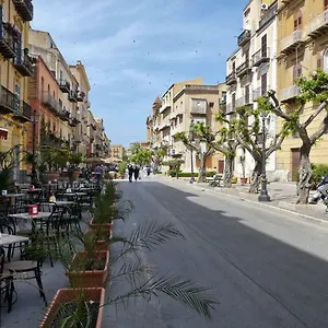 Cavaliere Costa Bed & Breakfast